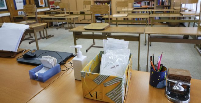 PRC y PSOE rechazan en el Parlamento que se hagan PCR periódicas a profesores y personal de los centros educativos