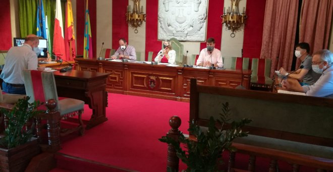 El Pleno rechaza la moción de PP y Cs sobre el decreto de remanentes municipales