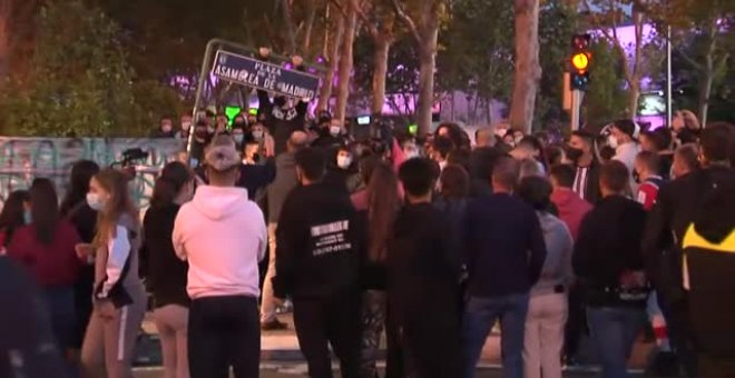 Nueva protesta ante la Asamblea de Madrid contra Díaz Ayuso