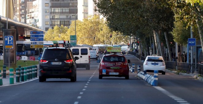 Dificultades de salida de Madrid en tramos de la A-1 y la A-4, y tráfico fluido en el resto de vías