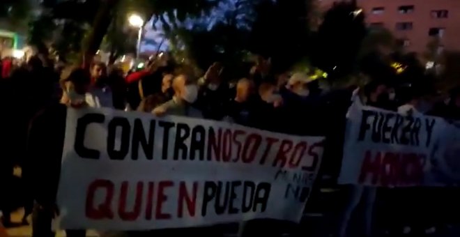 Neonazis amenazan e insultan a menores no acompañados a las puertas de su piso tutelado en Madrid