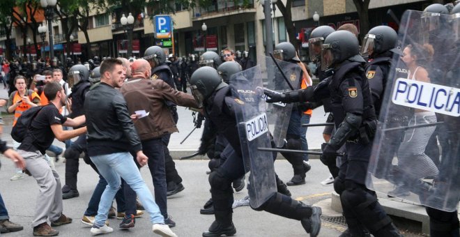 La Audiencia de Barcelona imputa a dos policías por cargas "desproporcionadas" durante el 1-O