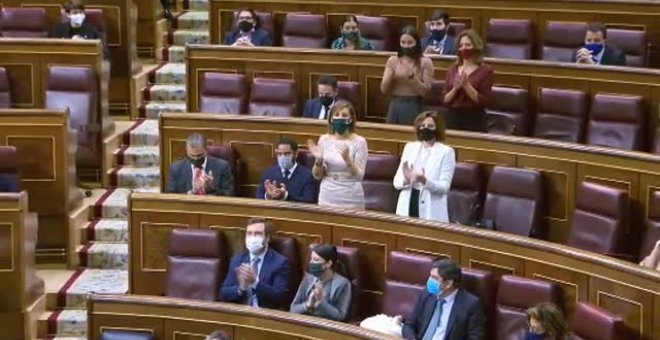 Abascal a las diputadas de Unidas Podemos: "Son mujeres pero no las representan"