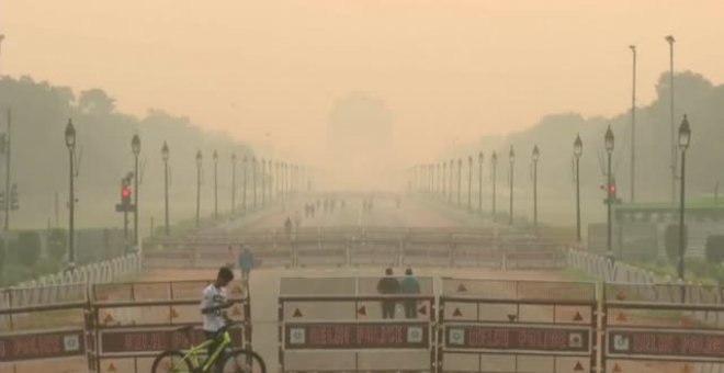 La intensa polución "esconde" las maravillas monumentales indias en Nueva Delhi
