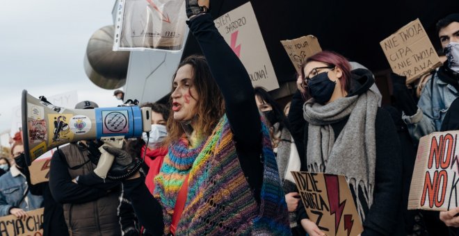 Una semana de protestas en Polonia por el retroceso en los derechos reproductivos de las mujeres
