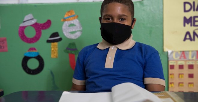 Casi tres millones de niños están en riesgo de no volver al colegio en América Latina