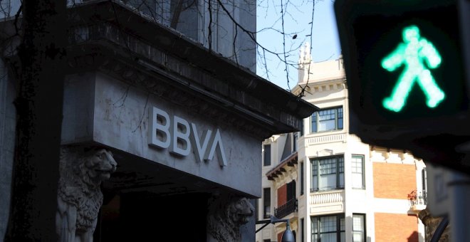 El BBVA plantea el despido de 3.800 empleados en España y cerrar 530 oficinas