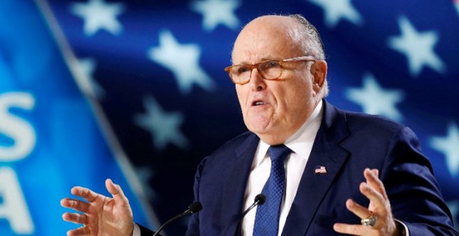 Una exempleada de Giuliani, exabogado de Trump, le demanda por agresión sexual