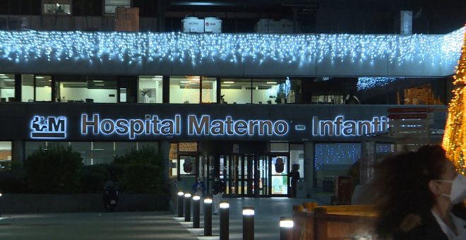El árbol de la Lotería de Navidad ilumina el Hospital La Paz