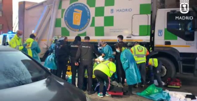 Muere una ciclista de 44 años tras ser atropellada por un camión de basura en un paso de peatones en Madrid