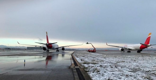 El aeropuerto de Barajas suspende su actividad por el temporal de nieve