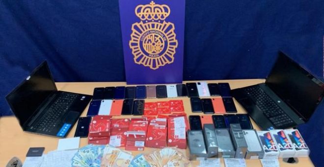La Policía Nacional detiene en València a un joven que robó datos de 4.000 tarjetas bancarias