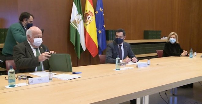 Juanma Moreno preside la reunión del Comité de Expertos