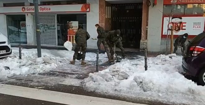 Ejército continúa con los trabajos de saneamiento en Coslada tras el temporal