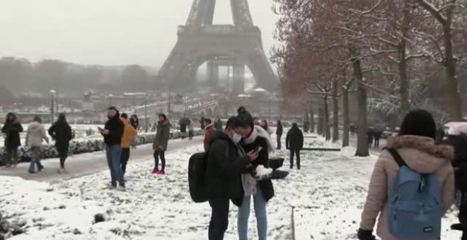 La nieve también llega a París