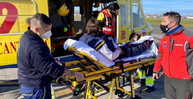 Rescatado un varón de 25 años tras caerse en Ruente y fracturarse una pierna