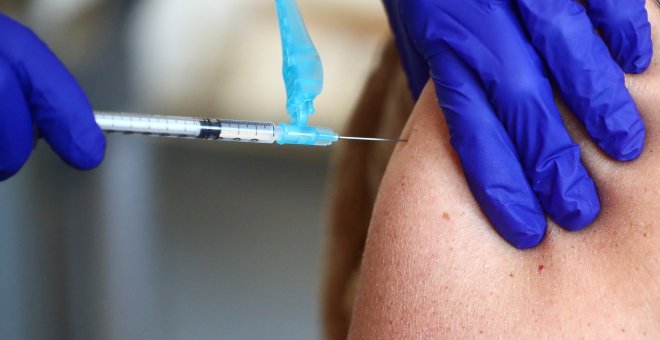 España pierde miles de dosis de la vacuna de Pfizer por falta de jeringuillas adecuadas
