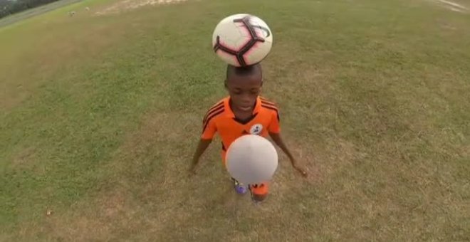 El sueño del "increíble niño Eche" de convertirse en futbolista internacional.
