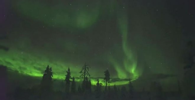 Auroras boreales bailando en los cielos de Finlandia
