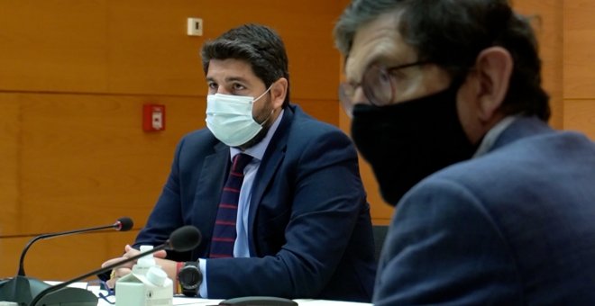 El consejero de Salud de Murcia dimite tras su polémica vacunación