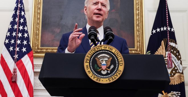 Biden amplía las ayudas federales a familias ante la "emergencia nacional" provocada por la pandemia