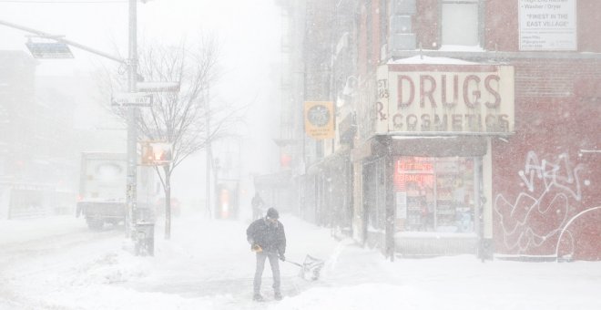 Nueva York suspende las clases y la campaña de vacunación por una gran nevada