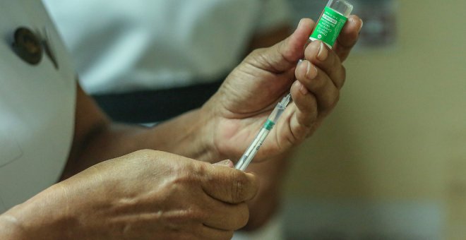 La vacuna de AstraZeneca solo se administrará a personas de entre 18 y 55 años