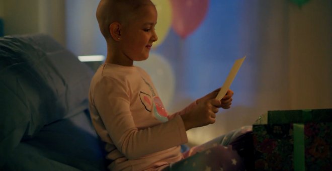 Makar, el niño de cinco años con un tumor cerebral tratado con éxito con fármacos contra el cáncer de pulmón en adultos