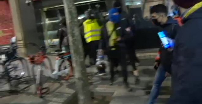Los violentos atacan la sede de El Periódico de Catalunya en Barcelona