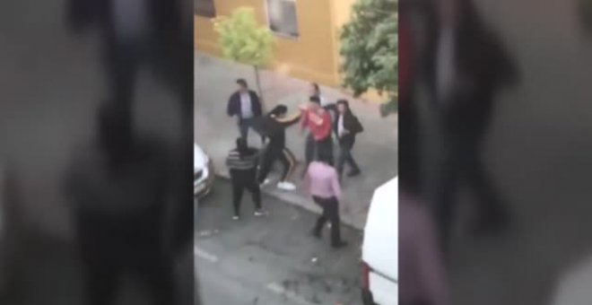 Duras imágenes de un apuñalamiento mortal durante una reyerta entre clanes gitanos en Sevilla