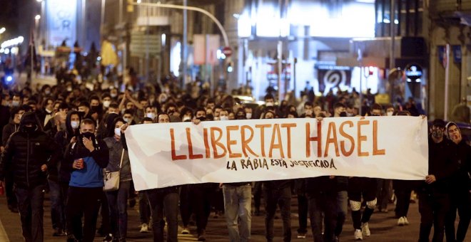Barcelona acull la protesta més massiva contra l'empresonament de Hasél, en una altra jornada marcada pels incidents