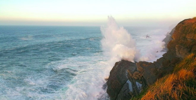 La costa de Cantabria estará esta madrugada en riesgo por oleaje y la zona central por lluvias