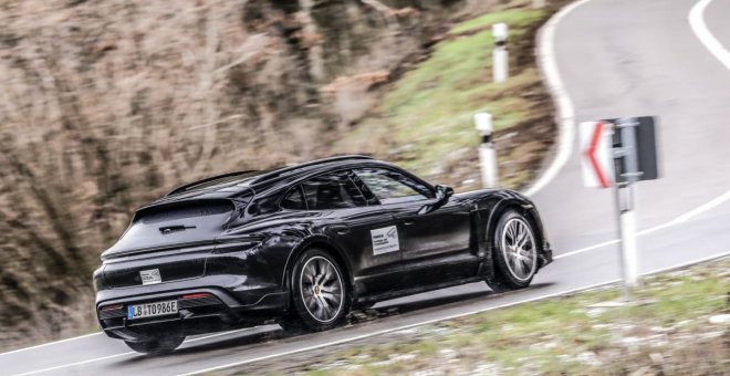 Porsche enseña por primera vez el Taycan Cross Turismo, su eléctrico familiar