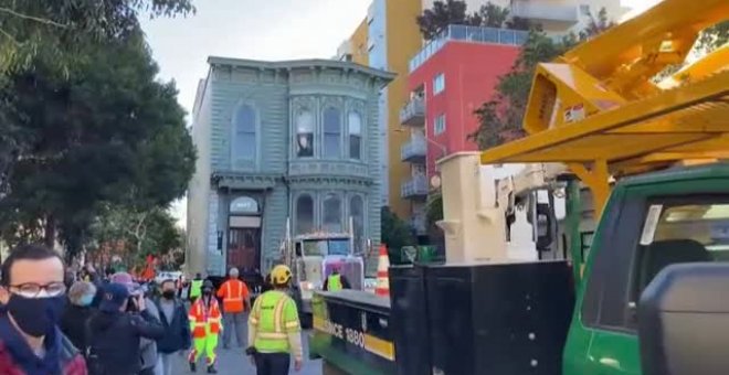 Un vecino de San Francisco decide cambiarse de barrio y se lleva su casa