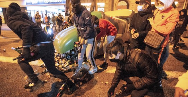 Incidentes en la octava noche de protestas en Barcelona por el encarcelamiento de Hasél