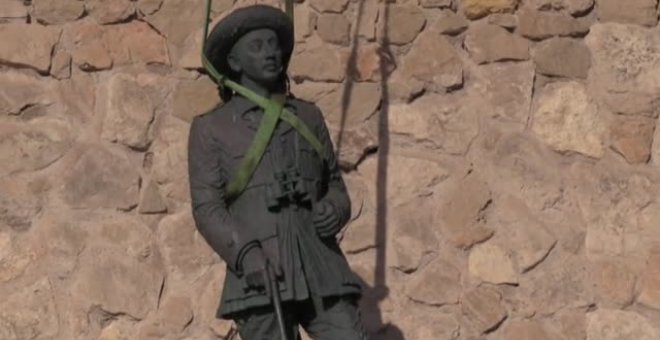 Retiran la última estatua de Franco que quedaba en España