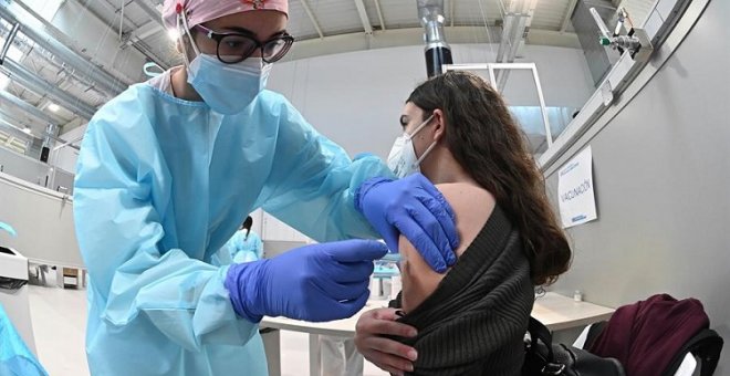 Enfermeras advierten de la "deficiente planificación" y la "precipitación" del plan de vacunación masiva