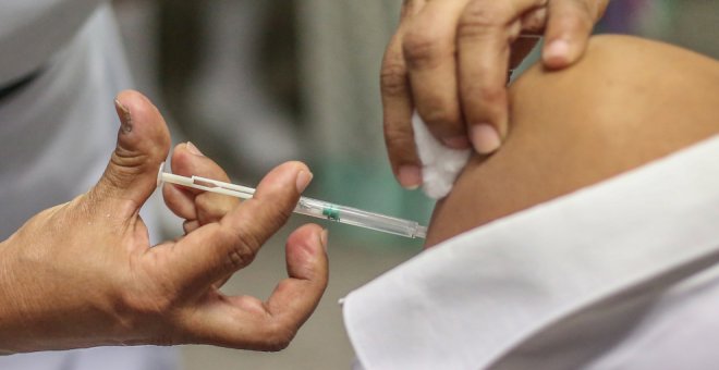 120 cántabros han estado de baja por efectos secundarios de la vacuna