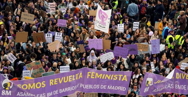 Otras miradas - ¿Por qué los neonazis si pueden desfilar por Madrid y las feministas no?