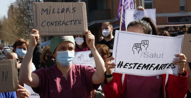 Centenars de sanitaris es manifesten a Barcelona en una vaga que convoca tots els sectors de la salut i assistencials