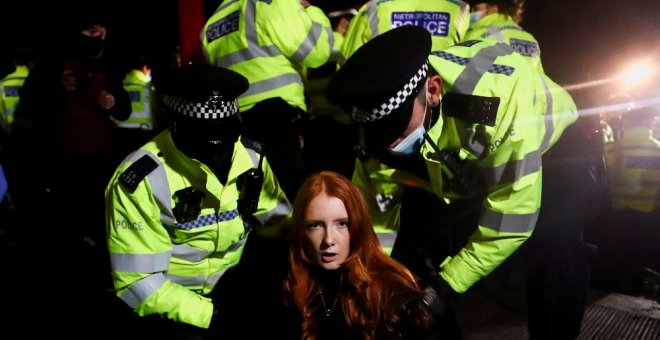 La Policía de Londres, criticada por su actuación en una marcha por Sarah Everard, asesinada por un agente