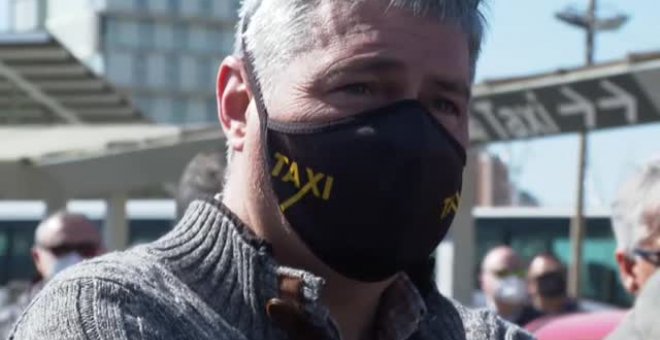 Los taxistas de Barcelona, en pie de guerra por el regreso de Uber