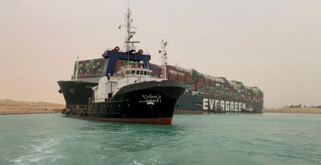 Cómo va a afectar a las exportaciones el encallamiento del carguero Ever Given en el Canal de Suez