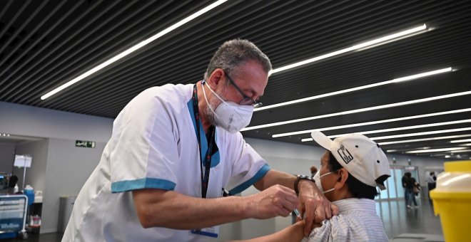 Sanidad elimina el límite de los 65 años para administrar la vacuna de AstraZeneca