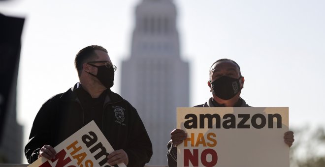 Amazon despidió ilegalmente a dos empleadas por criticar en público a la compañía