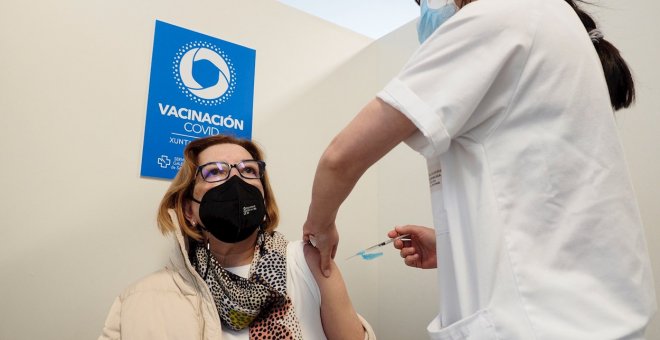 España acota a las personas de entre 60 y 65 años la vacunación con AstraZeneca