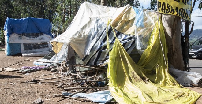 El Gobierno descarta el cierre del campamento de migrantes de Las Raíces