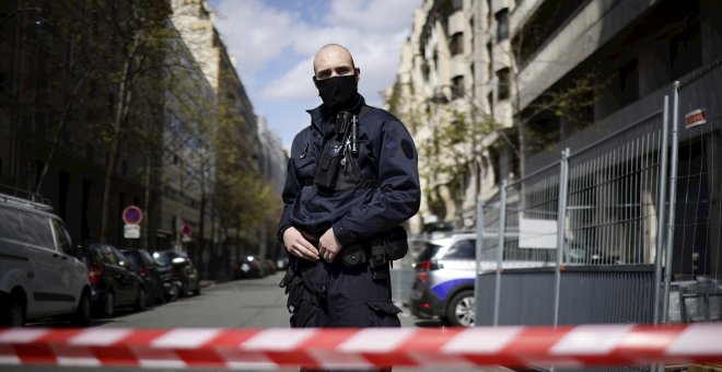 La Fiscalía francesa investiga como ataque terrorista el asesinato de una policía cerca de París