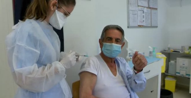Revilla recibe su primera dosis de la vacuna de Pfizer
