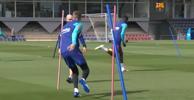 Mucho trabajo físico con Piqué a tope en el entrenamiento del Barça